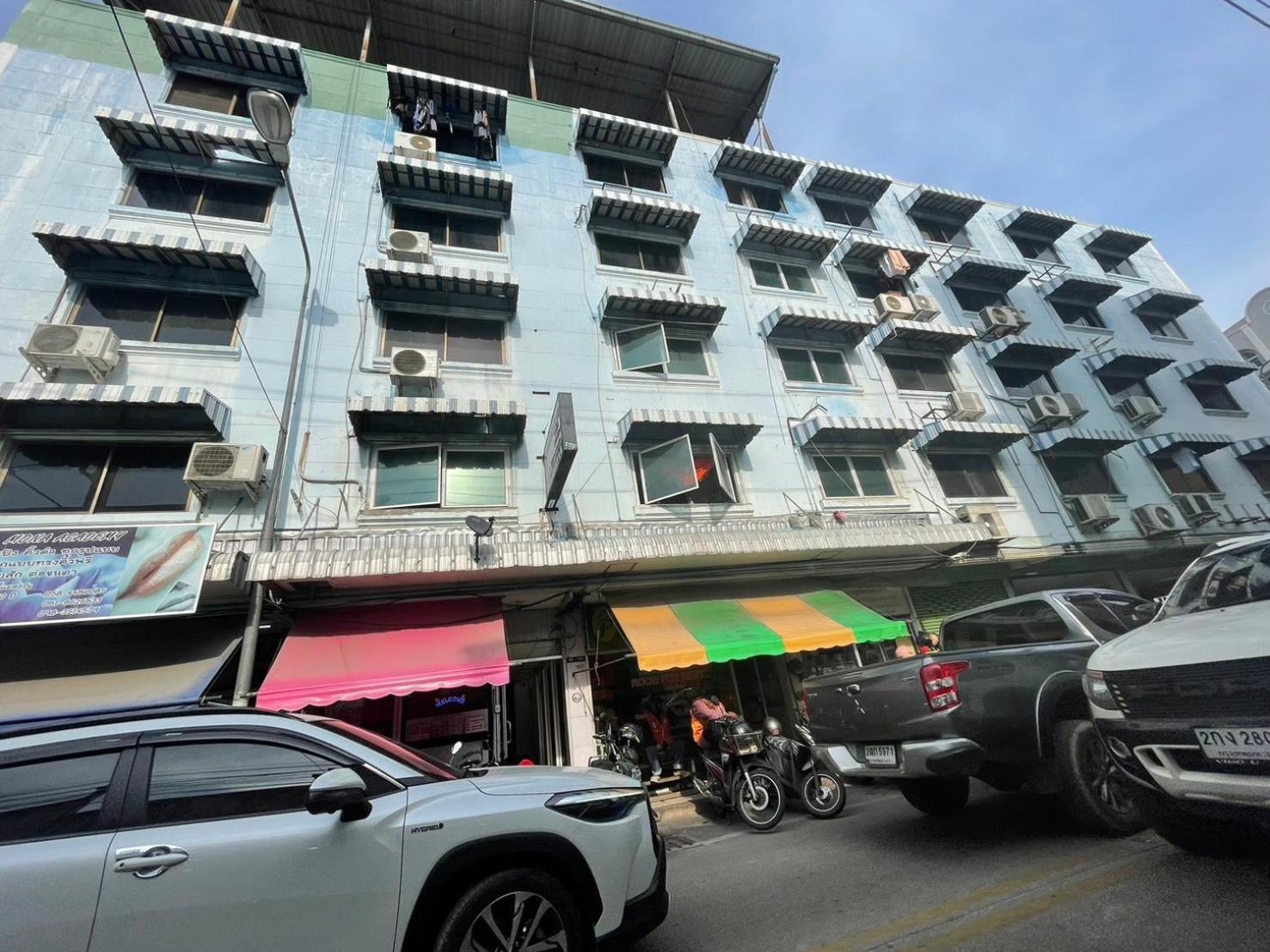 Oyo 75494 President Apartment Pattaya Exterior photo