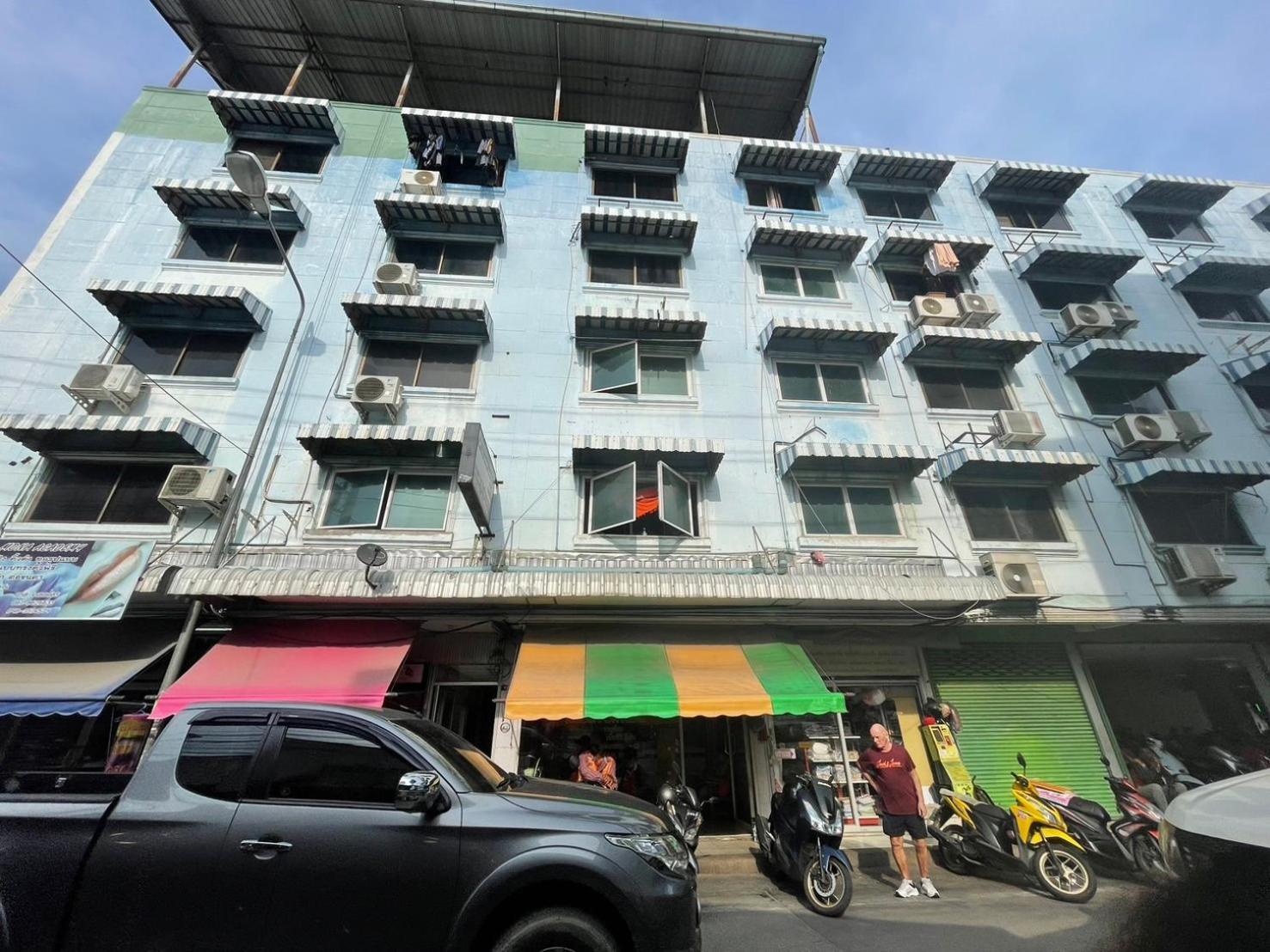 Oyo 75494 President Apartment Pattaya Exterior photo