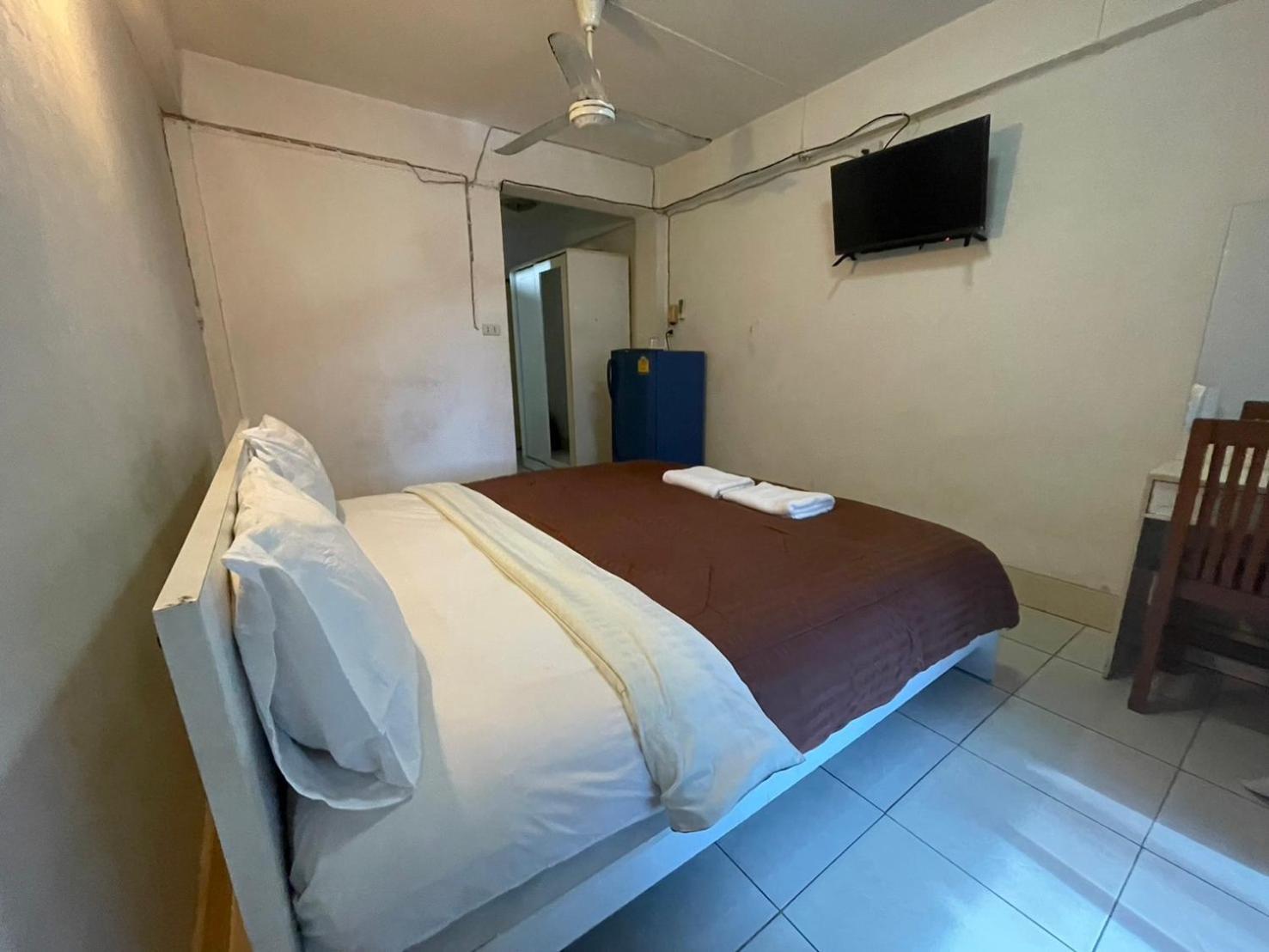 Oyo 75494 President Apartment Pattaya Exterior photo