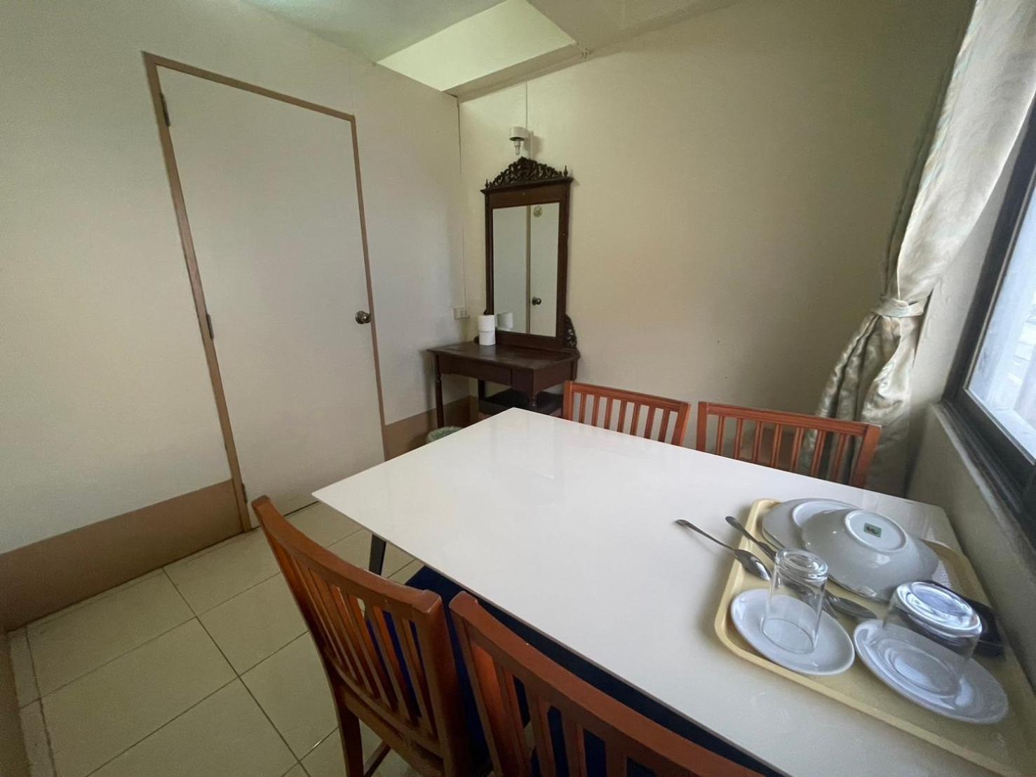 Oyo 75494 President Apartment Pattaya Exterior photo