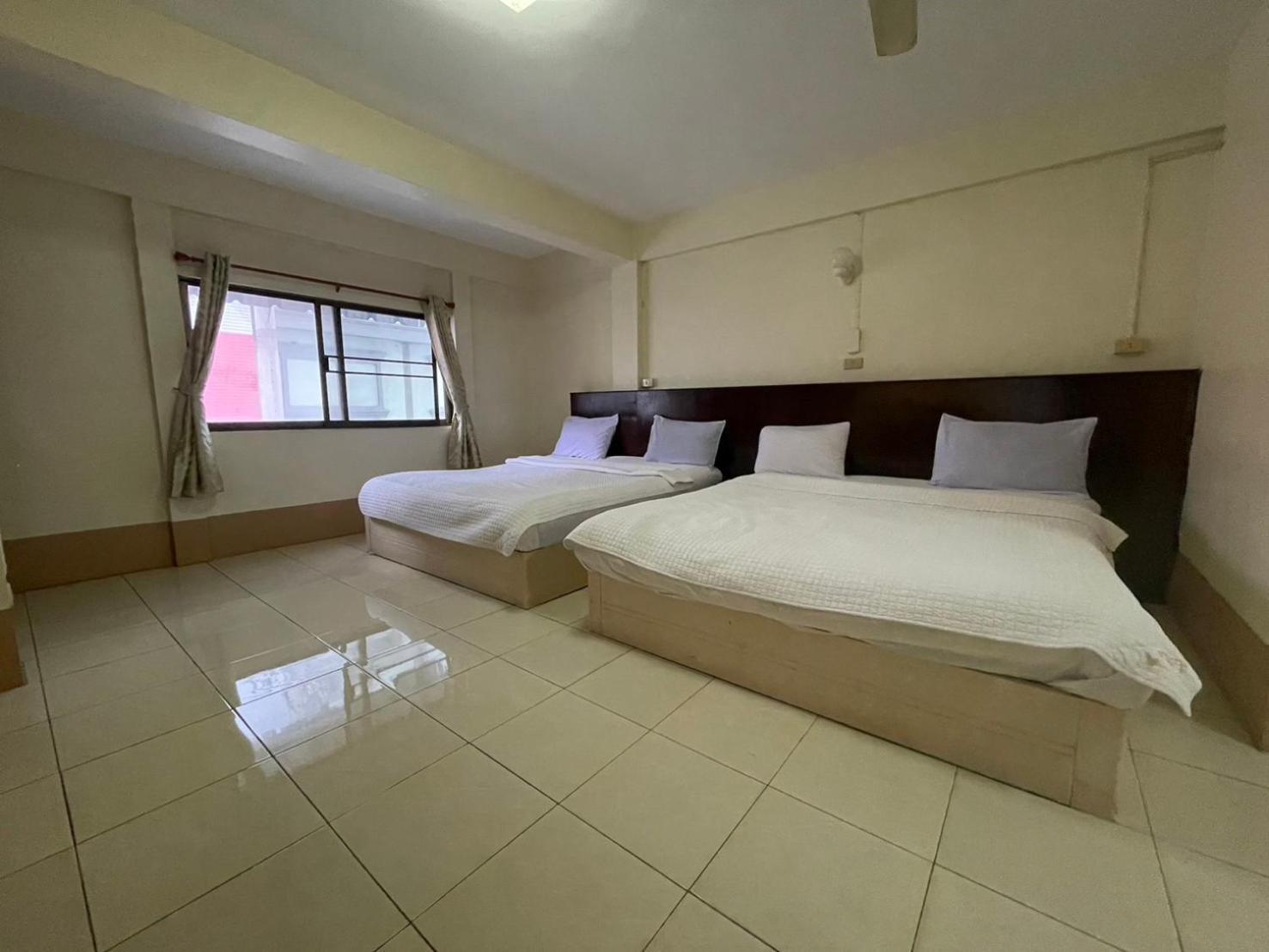 Oyo 75494 President Apartment Pattaya Exterior photo