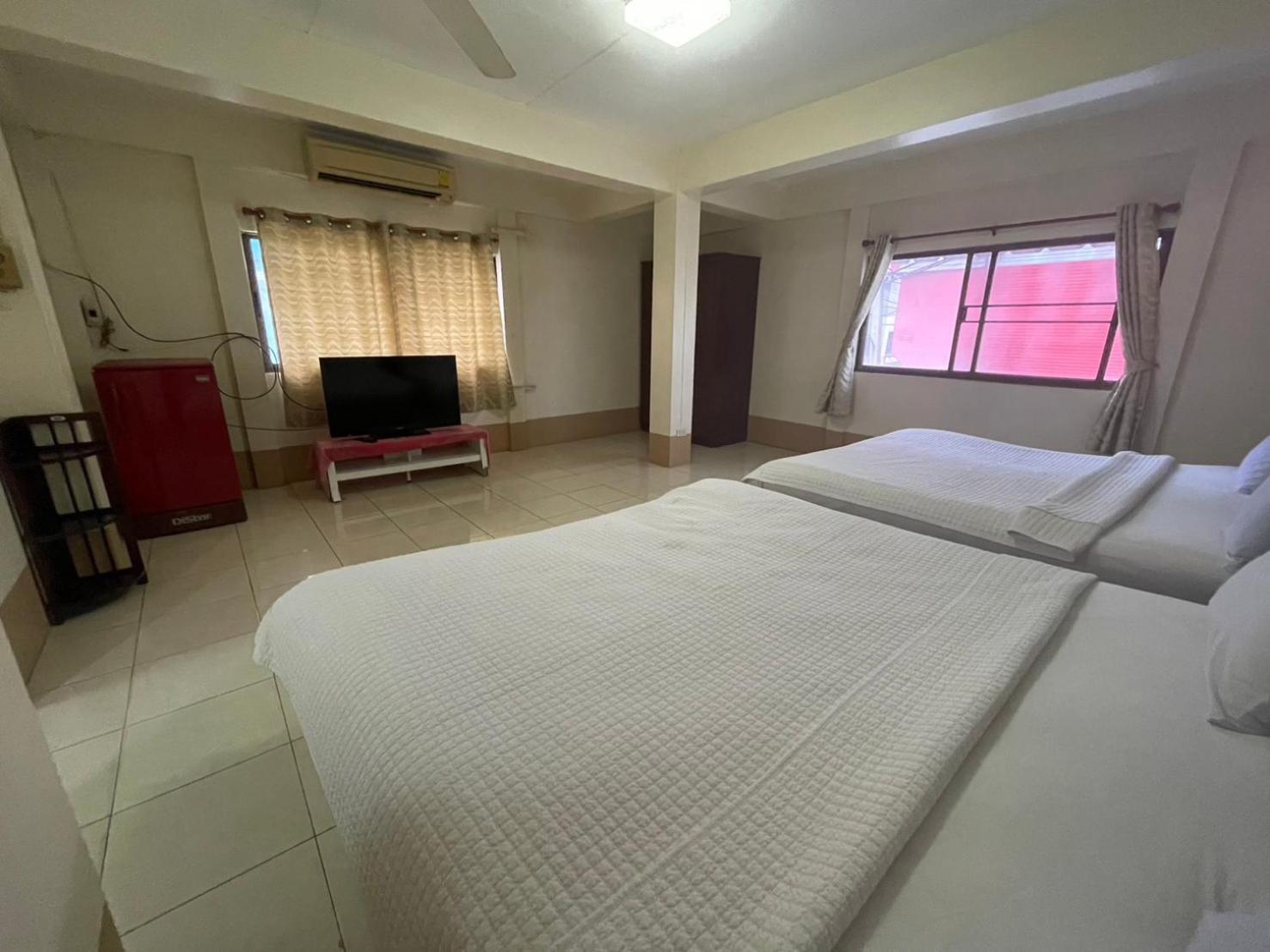 Oyo 75494 President Apartment Pattaya Exterior photo