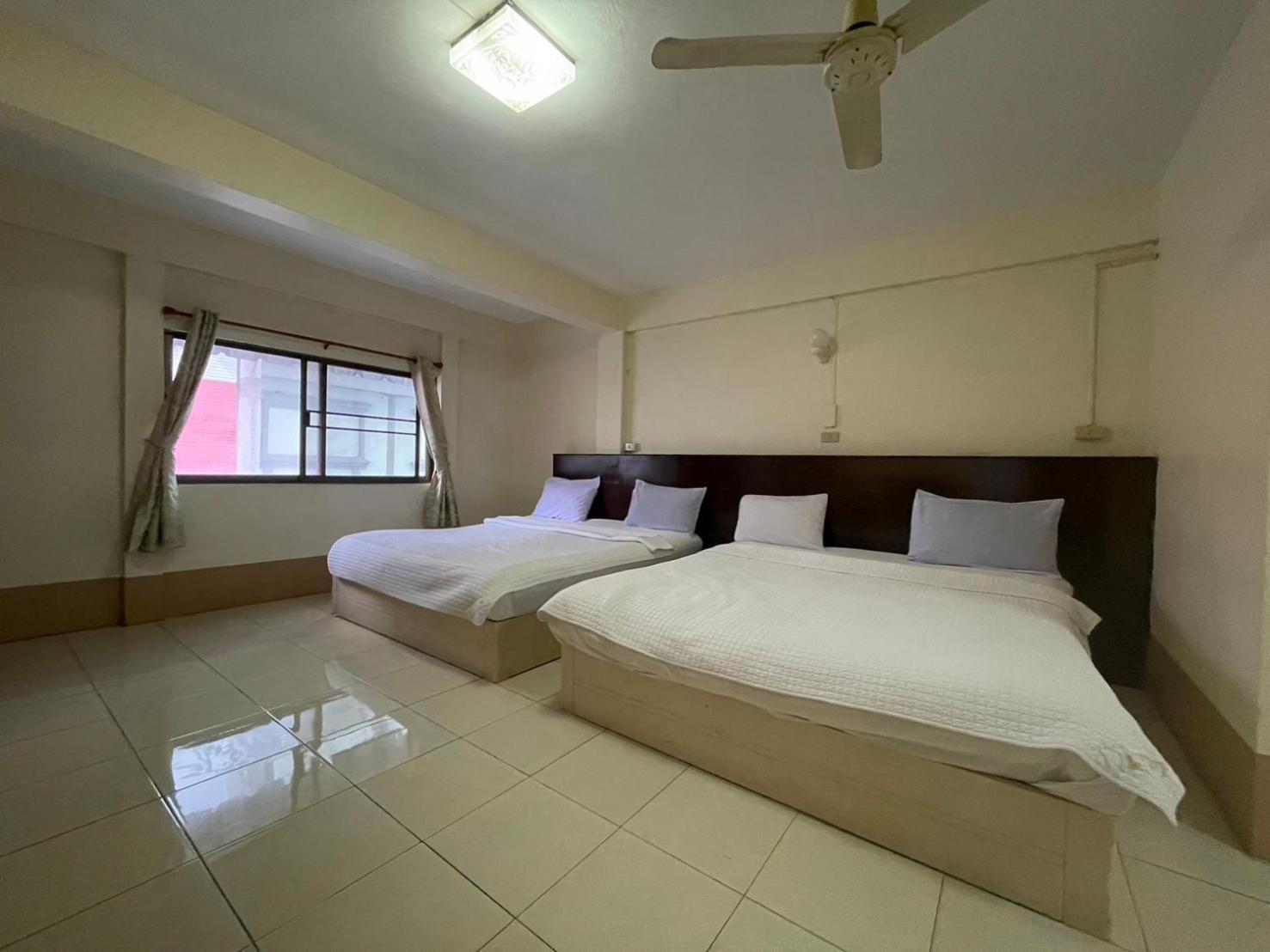 Oyo 75494 President Apartment Pattaya Exterior photo