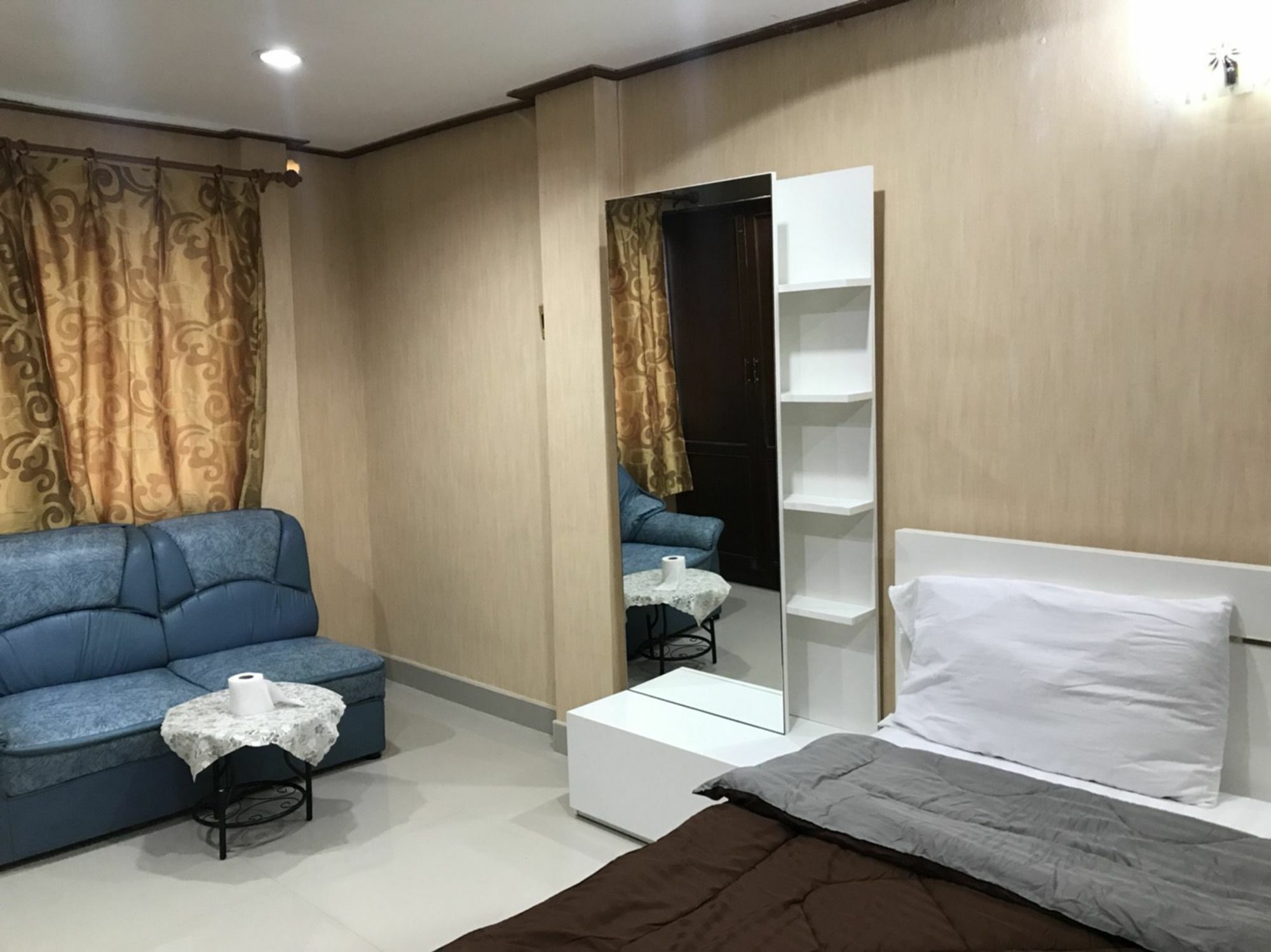 Oyo 75494 President Apartment Pattaya Exterior photo